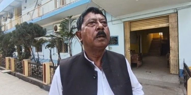 মন্ত্রীর জনসভায় ফাঁকা মাঠের ছবি করার অপরাধে সাংবাদিকদের উপর হামলার ঘটনায় জরুরি তলবে বিডিও অফিসে এসে দুঃখ প্রকাশ করলেন পূর্বস্থলী উত্তরের তৃণমূল বিধায়ক তপন চট্টোপাধ্যায়  