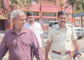 কাটোয়ায় বোমার মশলাসহ ধরা পড়ল মুর্শিদাবাদের দুষ্কৃতী 