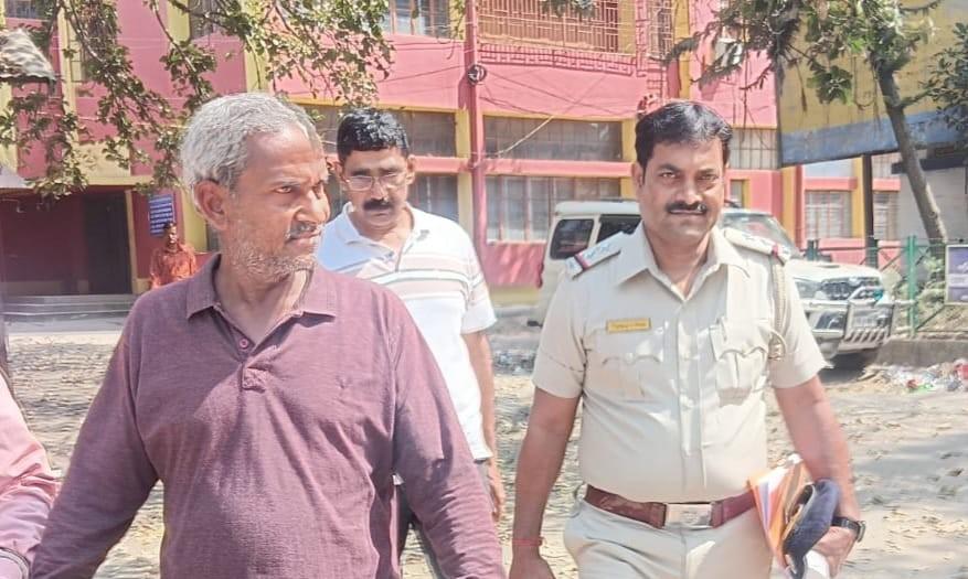 কাটোয়ায় বোমার মশলাসহ ধরা পড়ল মুর্শিদাবাদের দুষ্কৃতী 