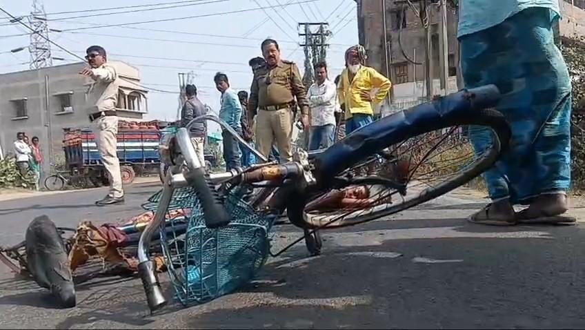 কাটোয়ায় বাসের চাকায় পিষ্ঠ হয়ে সাইকেল আরোহীর মৃত্যু 