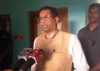 রাজ্যের পোস্ট অফিসগুলির পার্সপোর্ট সেবাকেন্দ্রে বোমাতঙ্কের ঘটনাকে “উদ্দেশ্যপ্রণোদিত” আখ্যা দিয়ে শাসকদলের দিকে ইঙ্গিত করলেন সৌমিত্র খাঁ