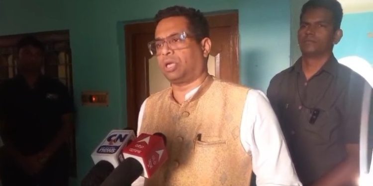 রাজ্যের পোস্ট অফিসগুলির পার্সপোর্ট সেবাকেন্দ্রে বোমাতঙ্কের ঘটনাকে “উদ্দেশ্যপ্রণোদিত” আখ্যা দিয়ে শাসকদলের দিকে ইঙ্গিত করলেন সৌমিত্র খাঁ