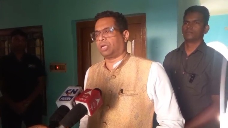 রাজ্যের পোস্ট অফিসগুলির পার্সপোর্ট সেবাকেন্দ্রে বোমাতঙ্কের ঘটনাকে “উদ্দেশ্যপ্রণোদিত” আখ্যা দিয়ে শাসকদলের দিকে ইঙ্গিত করলেন সৌমিত্র খাঁ