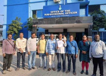 সভায় ফাঁকা মাঠের ছবি করার অপরাধে সাংবাদিকদের উপর তৃণমূলের হামলার প্রতিবাদে মহকুমা শাসককে স্মারকলিপি 