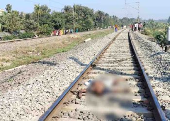 মহা শিবরাত্রির পূজোর ফুল সংগ্রহ করতে গিয়ে ট্রেনের ধাক্কায় ফুল ব্যবসায়ী যুবকের মৃত্যু 