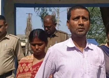 সোনার গহনা হাতাতে মা’কে খুন করে সস্ত্রীক গ্রেপ্তার ঘাতক ছেলে 