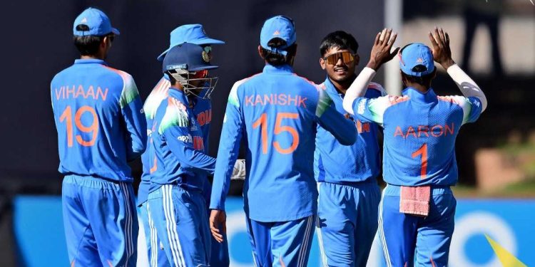 অনূর্ধ্ব-১৯ বিশ্বকাপ : সেমি ফাইনালে ভারতের দুর্দান্ত জয়, ৬ ফেব্রুয়ারী ফাইনালে ইংল্যান্ডের মুখোমুখি হবে ভারত