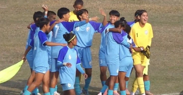 সাফ উইমেন’স অনূর্ধ্ব-১৯ ফাইনালে বাংলাদেশকে ৪-০ গোলে হারিয়ে  চ্যাম্পিয়ন ভারত  