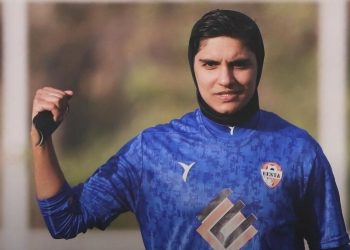 দেশে গনহত্যার প্রতিবাদে খেলা ছেড়ে দিলেন ইরানের জাতীয় দলের ফুটবল খেলোয়াড় 