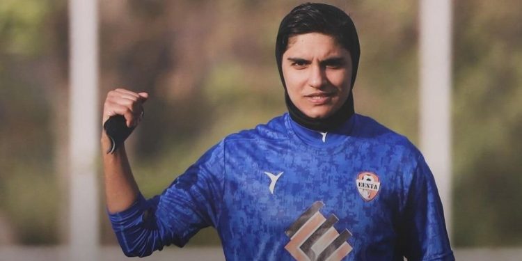 দেশে গনহত্যার প্রতিবাদে খেলা ছেড়ে দিলেন ইরানের জাতীয় দলের ফুটবল খেলোয়াড়