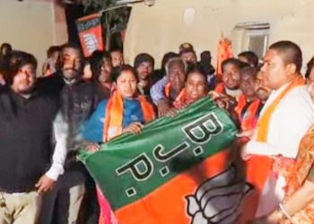 গাজোলে তৃণমূল ছেড়ে শতাধিক বিজেপি যোগদান  