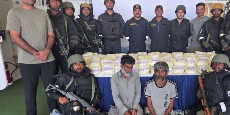 পোরবন্দরে আরব সাগর থেকে ২০০ কেজিরও বেশি মাদকসহ দুই ইরানি গ্রেফতার