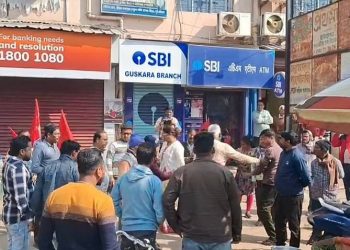 সিপিএম ও তৃণমূলের হাতাহাতির ঘটনায় উত্তেজনা ছড়াল পূর্ব বর্ধমানের গুসকরায় 