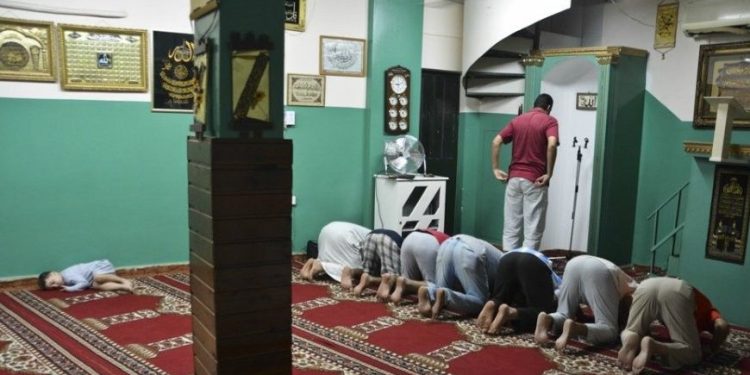 গ্রিস জুড়ে বন্ধ করে দেওয়া হচ্ছে অবৈধ মসজিদ ও মাদ্রাসা ; বহিষ্কার করা হচ্ছে মুসলিম শরণার্থীদের 