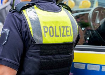 ১৭ বছরের জার্মান কিশোরীকে  গণধর্ষণ করে গ্রেপ্তার ৪ সিরিয়ান এবং ১ ইরাকিকে শরণার্থী 