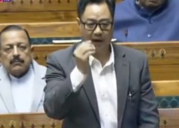 ‘এটা দুর্ভাগা দেশে লোকসভায় বিরোধীদলীয় নেতার পদ পূরণের জন্য একজন দায়িত্বশীল ব্যক্তি নেই’ : “পাপ্পু” রাহুল গান্ধীকে ঠুঁকলেন কিরন রিজিজু 