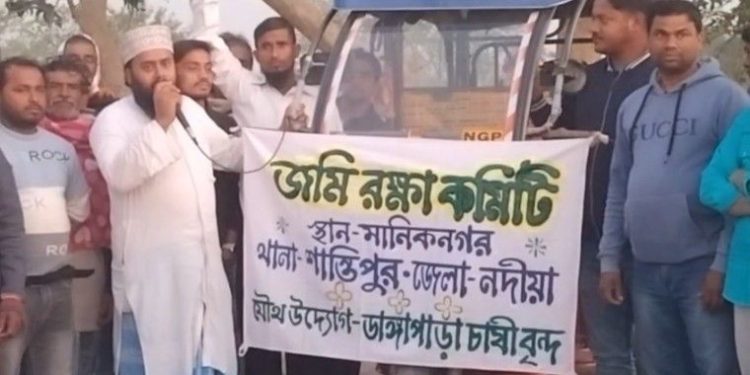 মাটি মাফিয়াদের দৌরাত্ম্য রুখতে আন্দোলনে নামলো নদীয়ার শান্তিপুরের ‘জমি রক্ষা কমিটি’ 