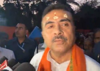 “আপনি যত পারেন কুড়িয়ে যান, উত্তরবঙ্গে তৃণমূল শুন্য হবে” : কার্শিয়াংয়ের বিজেপি বিধায়কের তৃণমূলে যোগদান নিয়ে মমতাকে কটাক্ষ শুভেন্দুর 