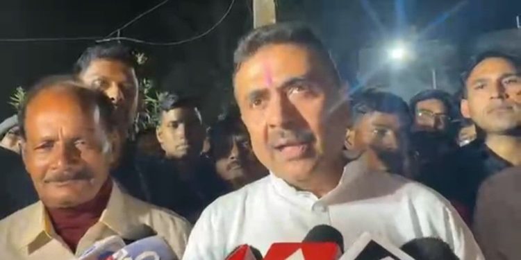 “টাকা কবে দেবে তার ঠিক নাই,তুই অনলাইনে করে দিতে পারতিস, বেকারদের ২০০ টাকা করে খরচ করে দিলি” : ‘যুবসাথী’র ফর্ম ফিল আপ নিয়ে শুভেন্দুর নিশানায় মমতা 