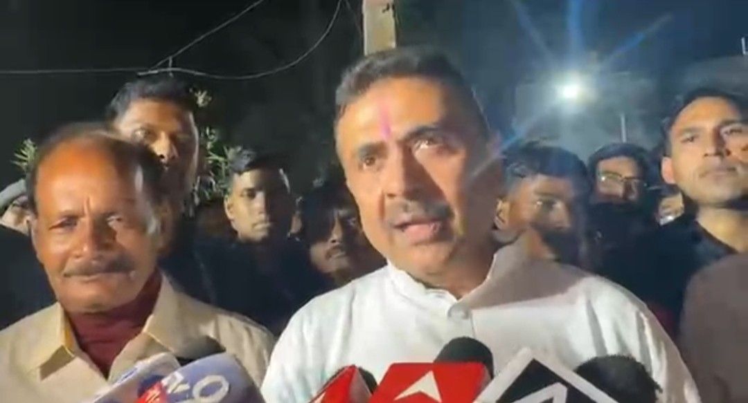 “টাকা কবে দেবে তার ঠিক নাই,তুই অনলাইনে করে দিতে পারতিস, বেকারদের ২০০ টাকা করে খরচ করে দিলি” : ‘যুবসাথী’র ফর্ম ফিল আপ নিয়ে শুভেন্দুর নিশানায় মমতা 