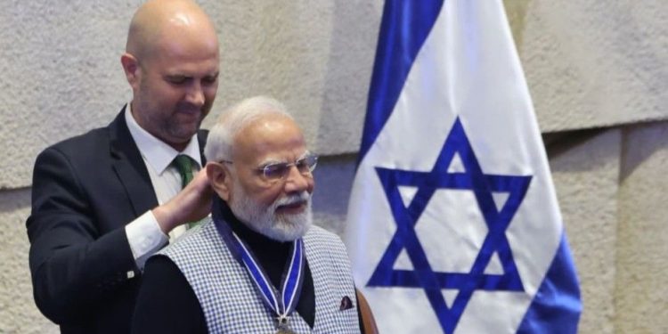 ইসরায়েল সফরে “নেসেট পদক”  প্রাপ্ত প্রথম ব্যক্তিত্ব হলেন প্রধানমন্ত্রী নরেন্দ্র মোদী