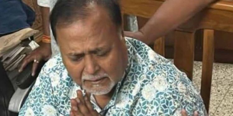 “ভাতার চেয়েও কর্মসংস্থান বেশি জরুরি” বলে মনে করছেন শিক্ষক নিয়োগ দুর্নীতি মামলার মূল হোতা পার্থ চ্যাটার্জি 