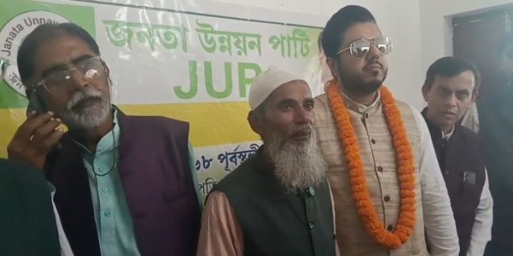 একটু একটু করে তৃণমূলের মুসলিম ভোটব্যাংকে থাবা বসাচ্ছে হুমায়ুন কবিরের দল ; পূর্বস্থলী উত্তরের পর এবার পূর্বস্থলী দক্ষিণে তৃণমূল ত্যাগের হিড়িক ! 