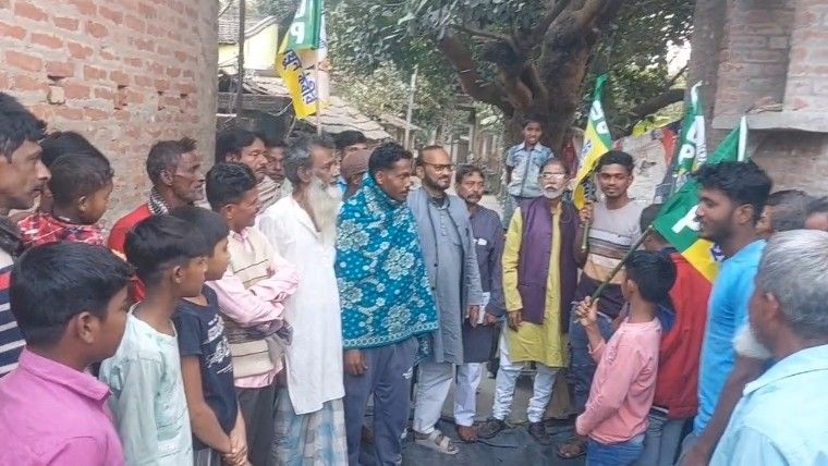 মন্ত্রী স্বপন দেবনাথের গড়ে ঘাঁটি গাড়লো হুমায়ুন কবিরের দল, ২০০ পরিবারের যোগদানের দাবি