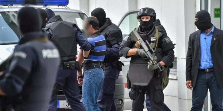 ফ্রান্সে জিহাদি হামলার আগে ১৬ বছর বয়স্ক ২ কিশোর সন্ত্রাসী গ্রেপ্তার