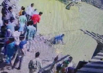 উচ্চ মাধ্যমিক পরীক্ষার্থীকে নির্মমভাবে মারধরের অভিযোগ উঠল বর্ধমানের খণ্ডঘোষের তৃণমূল নেতা শেখ সাহাদ আলির বিরুদ্ধে ; মাটিতে ফেলে লাথি মারার পর ওই কিশোরকে তুলে পুকুরে জলে ছুড়ে তৃণমূল নেতা ও তার বাহিনী 