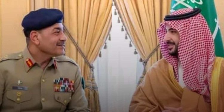 সংযুক্ত আরব আমিরাতের ঋণ পরিশোধের জন্য সৌদির যুবরাজের কাছে হাত পাতলেন পাকিস্তানের সেনাপ্রধান আসিম মুনির