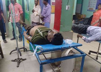 ভাতারে বেপরোয়া ডাম্পারের ধাক্কায় মৃত টোটো চালক, গুরুতর আহত আরও ৫ যাত্রী