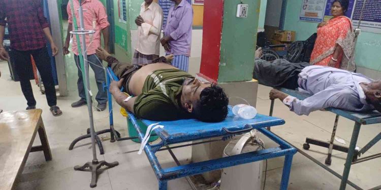 ভাতারে বেপরোয়া ডাম্পারের ধাক্কায় মৃত টোটো চালক, গুরুতর আহত আরও ৫ যাত্রী