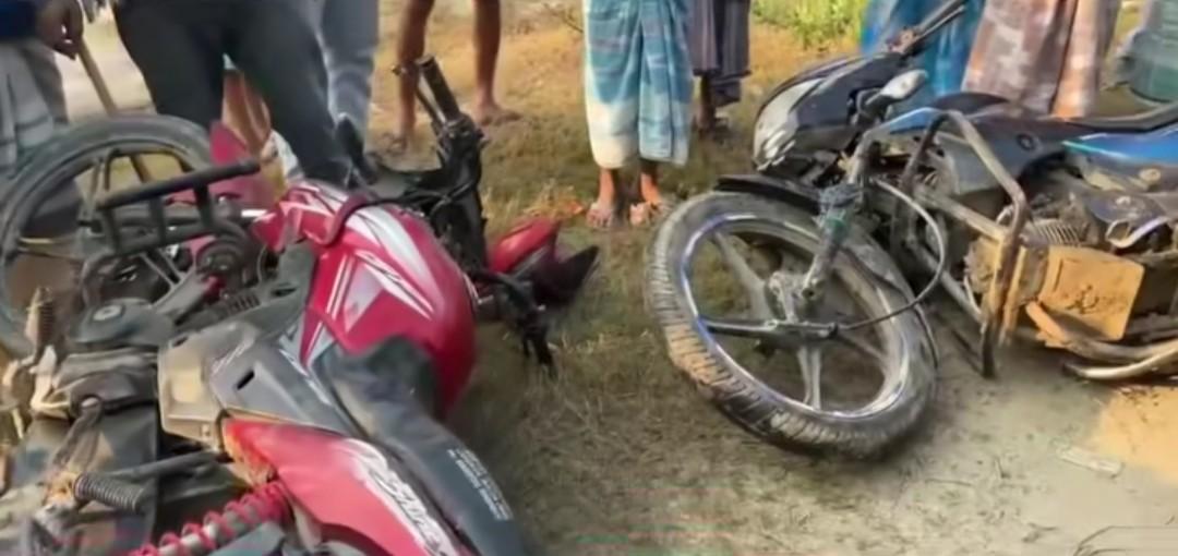 ভোর রাতে সশস্ত্র অবস্থা পুকুরের মাছ লুট, খ্যাদা খেয়ে বাইক ফেলে চম্পট দিল দুষ্কৃতীদল 