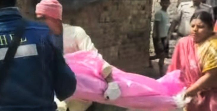 ইংরেজবাজারে নিজের বাড়িতেই বিধবা মহিলার রক্তাক্ত দেহ উদ্ধার ! ইঁট দিয়ে থেঁতলে খুন করা হয়েছে বলে সন্দেহ পরিবারের