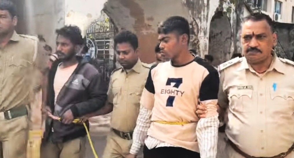 ভারতীয় লরি চালকের লরিতে লুকিয়ে অনুপ্রবেশ করে পাকড়াও বাংলাদেশি যুবক 