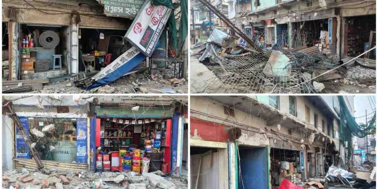 রাতের অন্ধকারে বুলডোজার দিয়ে গুঁড়িয়ে দেওয়া হল মালদার একটি মার্কেটের একাংশ ; “তৃণমূলের মাফিয়া”দের দিকে অভিযোগের আঙুল তুলেছে বিজেপি 