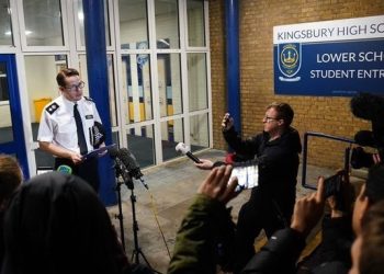 “আল্লাহু আকবর” শ্লোগান দিয়ে ২ ব্রিটিশ কিশোরের উপর ছুরি হামলা চালালো ১৩ বছরের কিশোর 