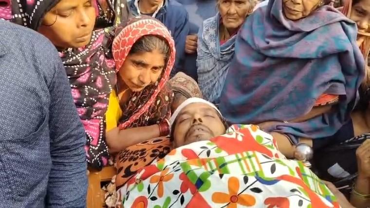 সর্ষে পেশাই মেশিনে মাফলার জড়িয়ে কার্যত বিচ্ছিন্ন হয়ে গেল বৃদ্ধ শ্রমিকের মাথা ; সাতসকালে এই বীভৎস দৃশ্য দেখে শিউরে ওঠলেন বর্ধমানের সমুদ্রগড়বাসী