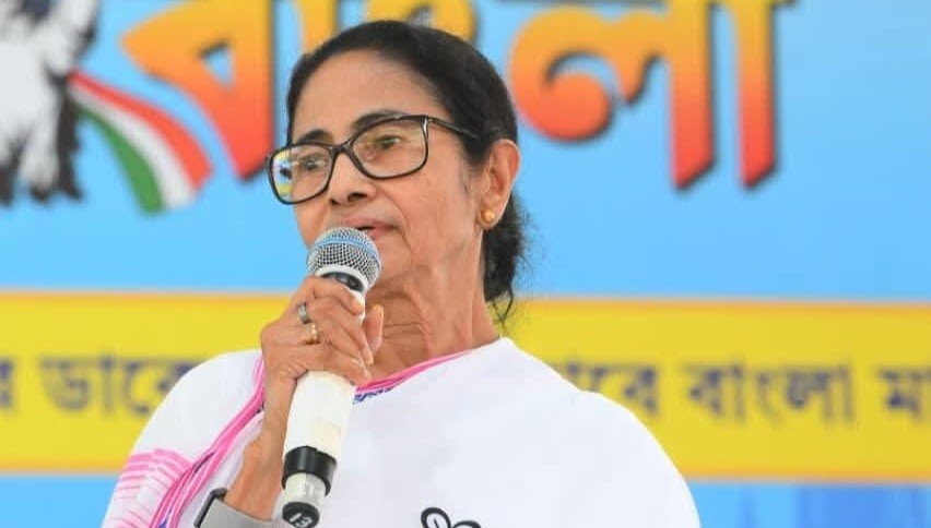 দুর্ঘটনার নামে ‘ভিক্টিম কার্ড’ খেলার কথা বলায় অমিত শাহের উপর বেজায় চটেছেন মমতা ব্যানার্জি ; বললেন : তাকে ‘প্রাণে মারার প্ল্যান হচ্ছে’  
