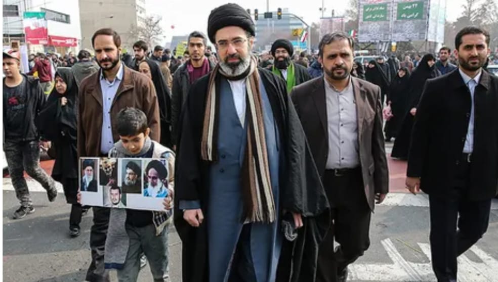 সর্বোচ্চ নেতা নির্বাচিত হয়েই ইসরায়েল ও আমেরিকার উপর তরল ও কঠিন জ্বালানি ক্ষেপণাস্ত্র হামলার নির্দেশ দিল মৃত আলি খামেনি পুত্র মোজতবা ; ইসরায়েল বলেছে : ‘ওকেও মারার জন্য আমরা তৈরি’ 