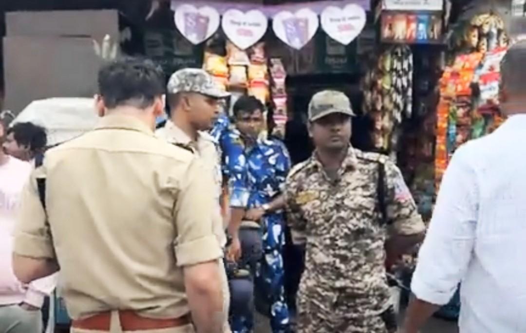 শিলিগুড়িতে কিশোরীর অস্বাভাবিক মৃত্যু ঘিরে উত্তেজনা ! বিবাহিত প্রেমিকের বাড়িতে হামলা চালালো উত্তেজিত জনতা  