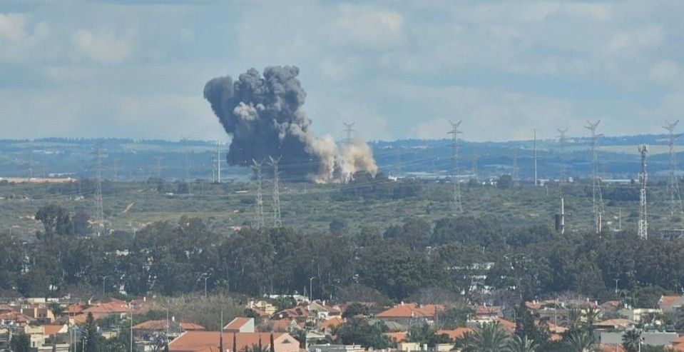 ইসরায়েলের বৃহত্তম বিদ্যুৎ কেন্দ্র লক্ষ্য করে ইরানের ক্ষেপনাস্ত্র হামলা