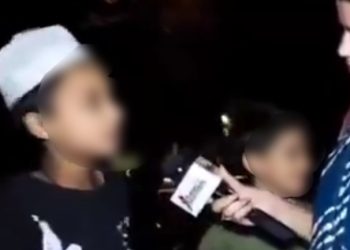 ভারতের মুসলিম শিশুদের মধ্যেও খামেনি প্রেম ও মোদীর প্রতি ঘৃণা : কারা ও কি উদ্দেশ্যে শিশুদের মনে ছড়াচ্ছে এই বিষ ? ভাইরাল ভিডিও ভাবাচ্ছে শুভবুদ্ধি সম্পন্ন মানুষকে