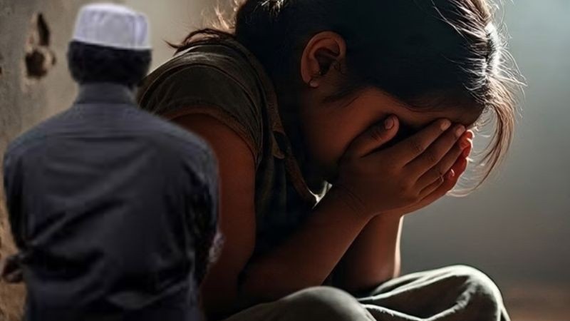 ইউপির ভাদোহিতে নিজের ৬ বছরের নাতনিকে ধর্ষণের অভিযোগে গ্রেপ্তার ৫৮ বছরের দাদু 