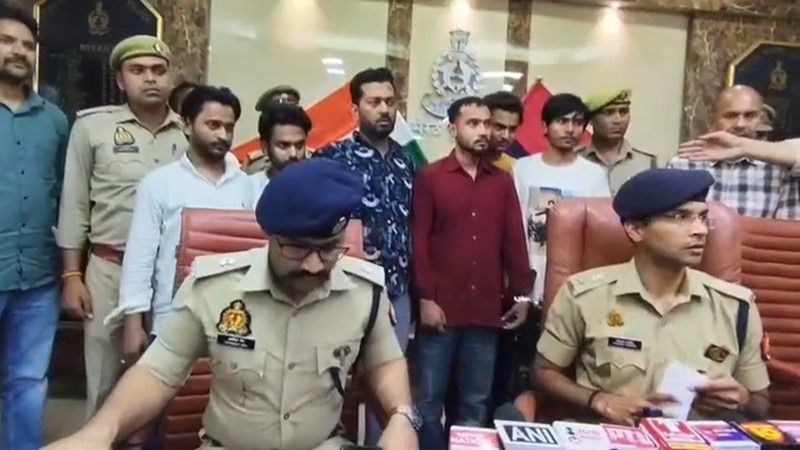 ভিওআইপি ব্যবহার করে আন্তর্জাতিক কলকে ‘স্থানীয়’ কলে রূপান্তর করছিল ফারদিন-নাজিম -ফাহিম ; পাকিস্তানের সংযোগে থাকা মিরাটে ভুয়া টেলিকম এক্সচেঞ্জ চালানো ৬ জন গ্রেপ্তার  