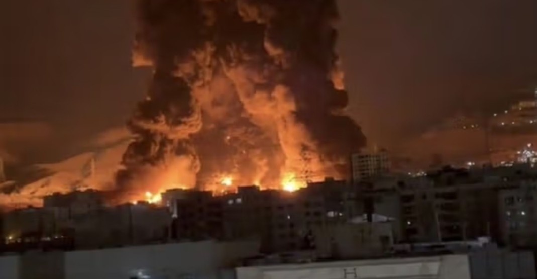 শুক্রবার সাতসকালেই ভয়াবহ বিমান হামলা তেহরানে ; মার্কিন- ইসরায়েলের নিশানায় এখন মোজতবা খামেনি 