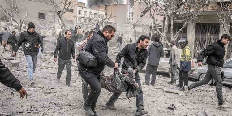 “আক্রমণ করব, সরে যান” : তেহেরানের সাধারণ মানুষকে সতর্ক করে দিল ইসরায়েল ; এদিকে ইরানে ব্যাপক খাদ্য সঙ্কট, ১০ কেজি চাল বিক্রি হচ্ছে ৬,২০০,০০০ তোমান দামে