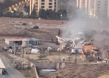 তেহরান, কারাজ, খোরামাবাদ এবং সানন্দজসহ ইরানের একাধিক শহরে বিধ্বংসী হামলা চালিয়েছে মার্কিন-ইসরায়েল যৌথ বাহিনী 