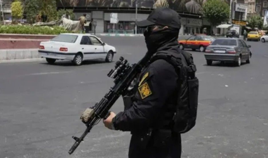 মার্কিন ও ইসরায়েলি হামলার স্থানের ছবি বা ভিডিও পোস্ট করলেই কঠোর শাস্তি : নাগরিকদের হুমকি দিল ইরান সরকার 